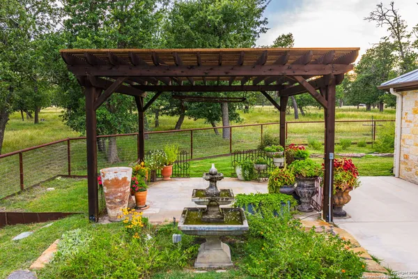 $2,099,000 | 1554 Vintage Oaks Drive, Fredericksburg, TX 78624