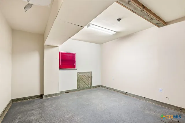 en empty room with windows