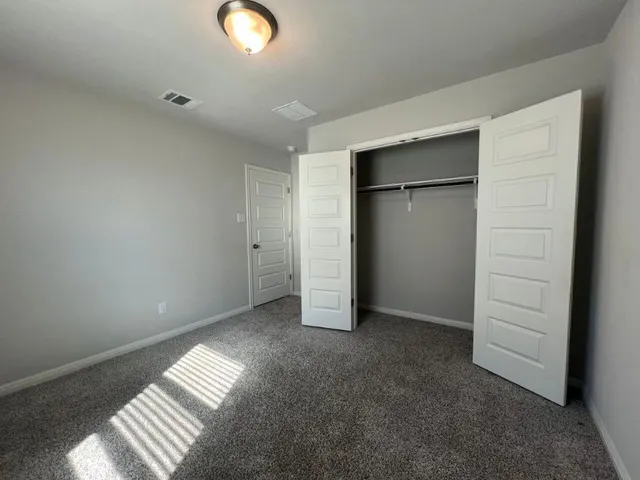 $2,250 | 124 Old Stagecoach Road, Jarrell, TX 76537