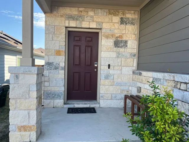 $2,250 | 124 Old Stagecoach Road, Jarrell, TX 76537