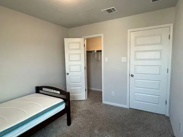 $2,250 | 124 Old Stagecoach Road, Jarrell, TX 76537