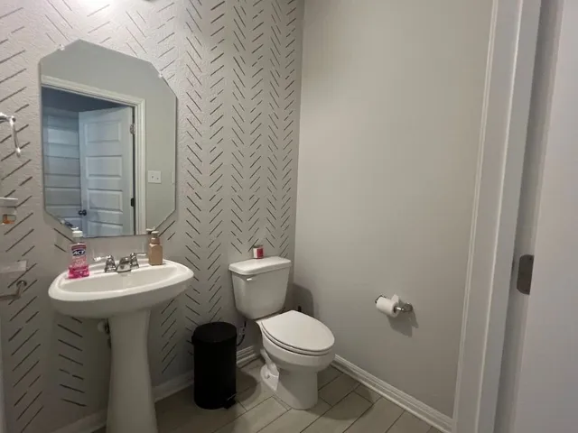 $2,250 | 124 Old Stagecoach Road, Jarrell, TX 76537