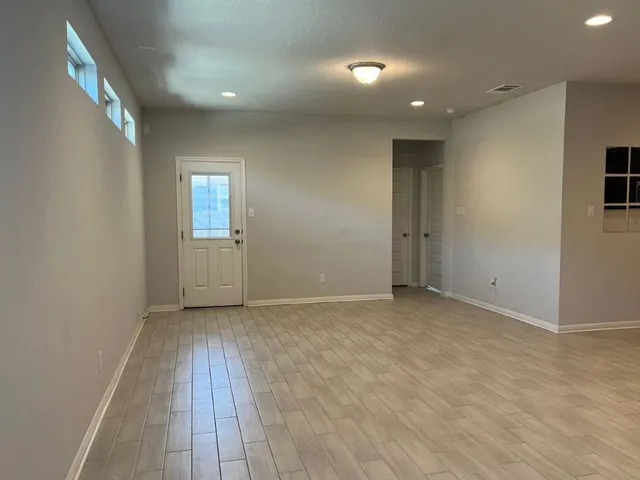 $2,250 | 124 Old Stagecoach Road, Jarrell, TX 76537