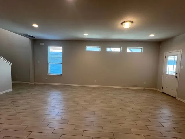 $2,250 | 124 Old Stagecoach Road, Jarrell, TX 76537