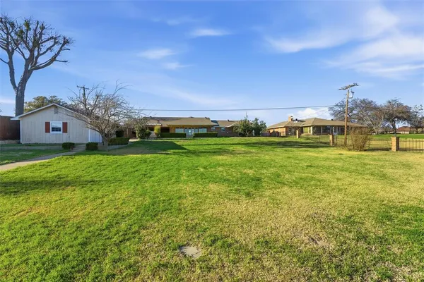 $3,800 | 119 Lakeshore Drive, Waxahachie, TX 75165