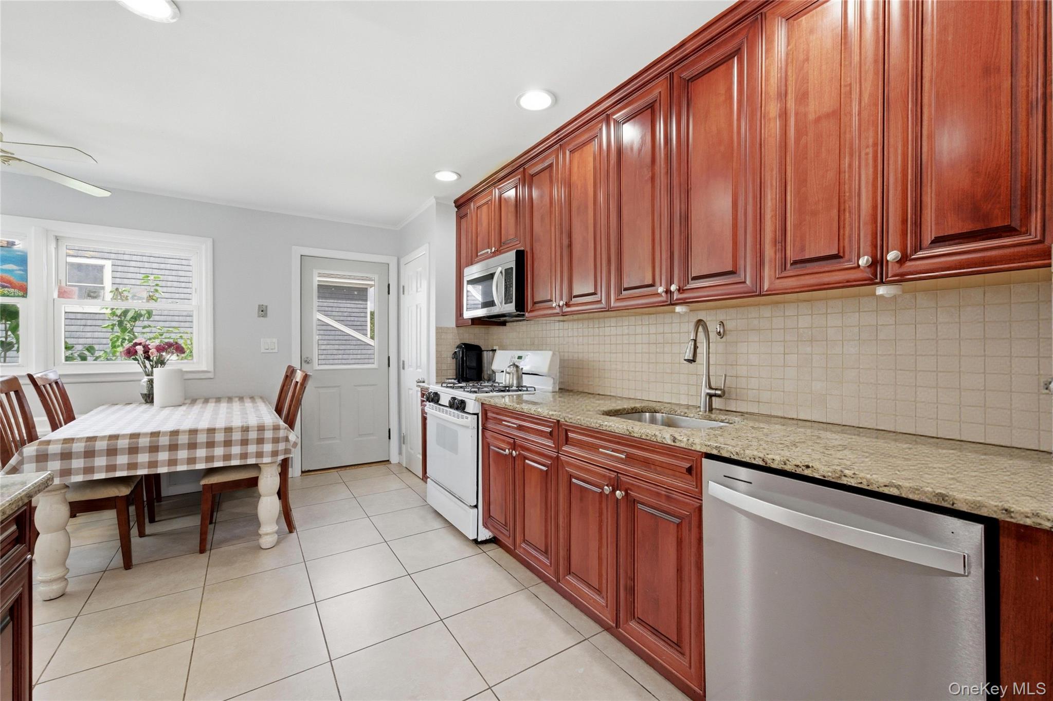 161 Sunset Road Massapequa, NY 11758 - Photo 14 of 36
