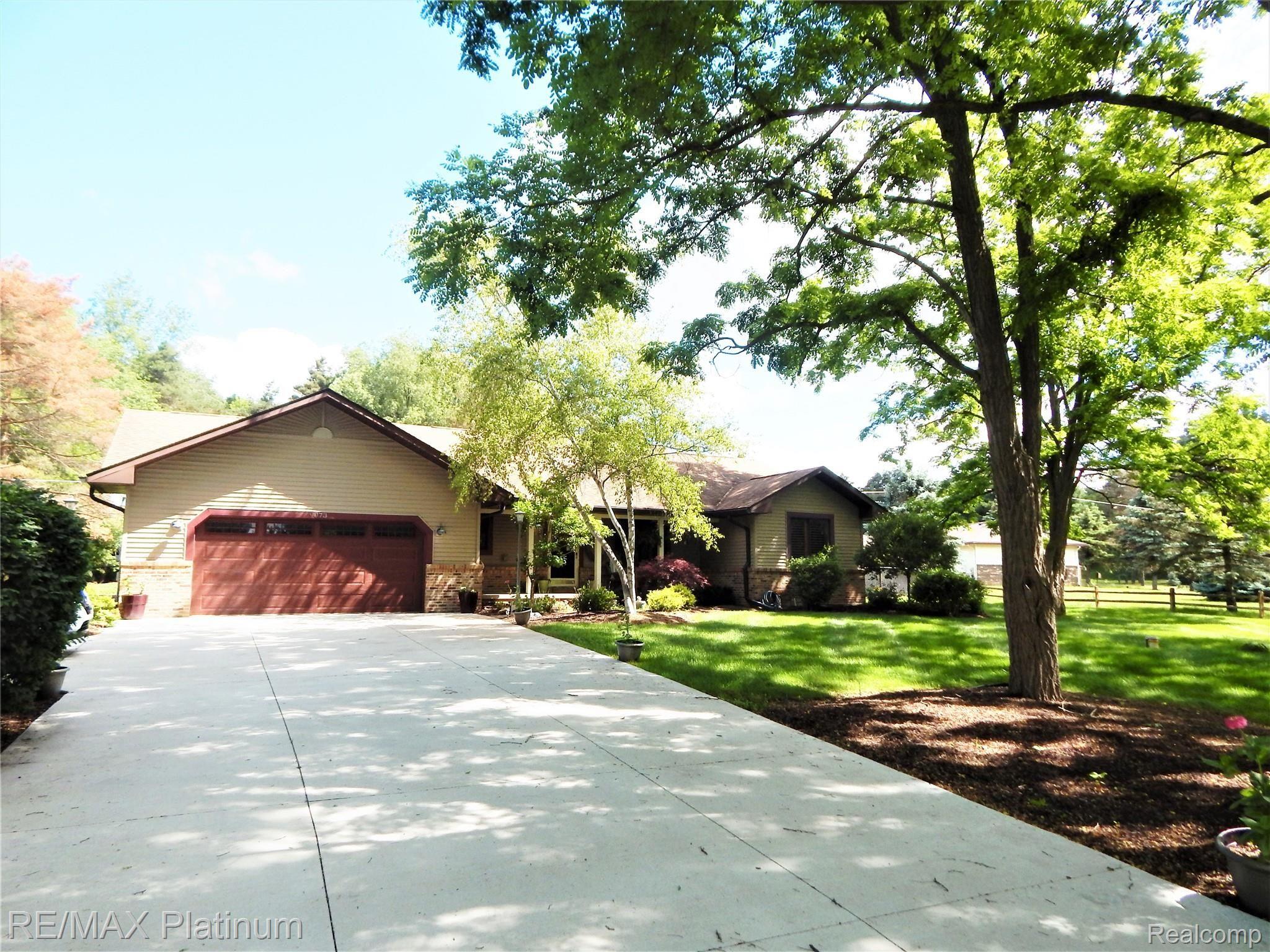 9073 Townley Road Fenton, MI 48430 - Photo 8 of 68 DSCN9773.JPG