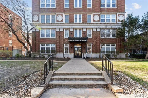 $128,000 | 5330 Pershing Avenue, Unit 205, St. Louis, MO 63112