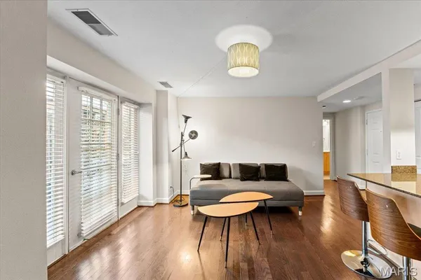 $120,000 | 5330 Pershing Avenue, Unit 205, St. Louis, MO 63112