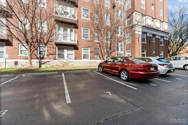 $120,000 | 5330 Pershing Avenue, Unit 205, St. Louis, MO 63112