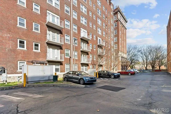 $120,000 | 5330 Pershing Avenue, Unit 205, St. Louis, MO 63112