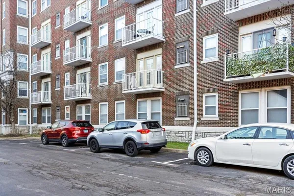 $120,000 | 5330 Pershing Avenue, Unit 205, St. Louis, MO 63112