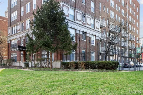 $120,000 | 5330 Pershing Avenue, Unit 205, St. Louis, MO 63112
