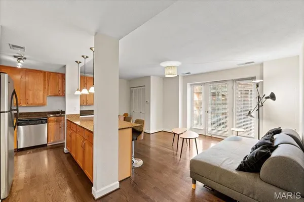 $120,000 | 5330 Pershing Avenue, Unit 205, St. Louis, MO 63112