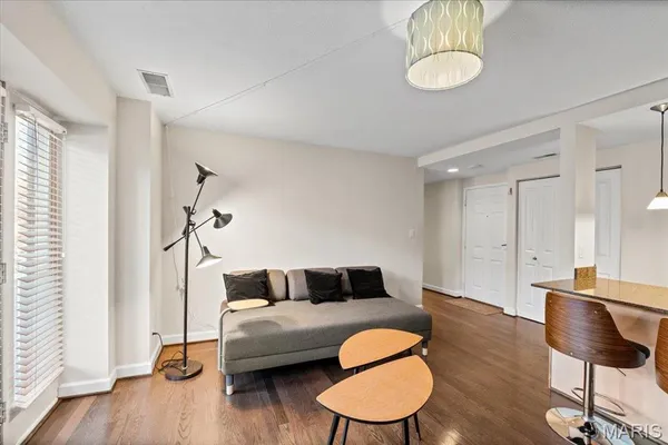 $120,000 | 5330 Pershing Avenue, Unit 205, St. Louis, MO 63112