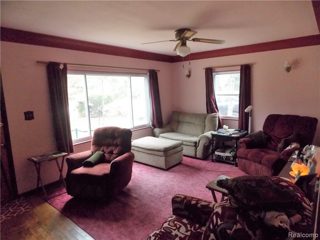 1200 North Maple Leaf Road Lapeer, MI 48446 - Photo 5 of 22 You may have already noticed the arched doorways from the kitchen. The doorways in the living room and the study are also arched. The plastered walls also have coved ceilings.