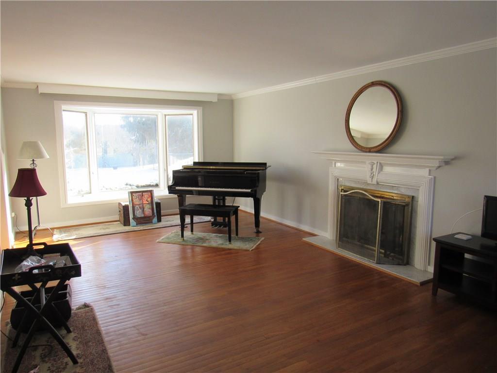 840 Ridgeview Drive Pittsburgh, PA 15228 - Photo 4 of 24 Gallery Image 4