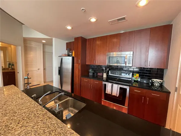 $2,700 | 155 South Court Avenue, Unit 2016, Orlando, FL 32801
