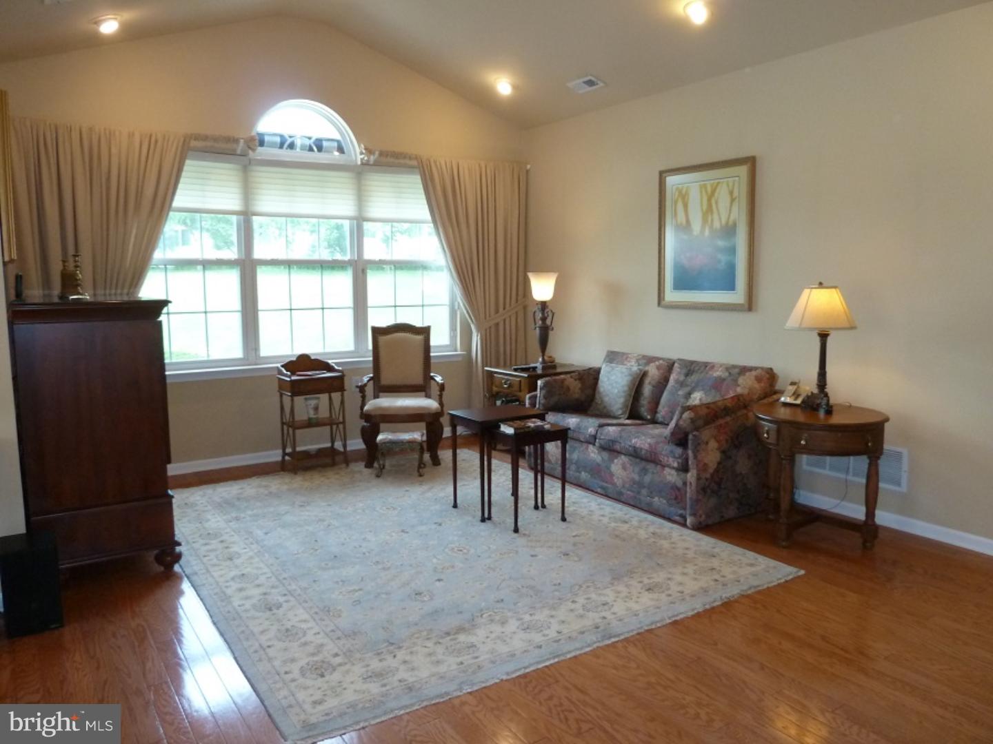 43 Bluebonnet Road Langhorne, PA 19047 - Photo 5 of 25 Living Room