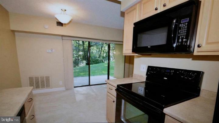 11651 Stoneview Square, Unit 2B Reston, VA 20191 - Photo 6 of 26 Gallery Image 6