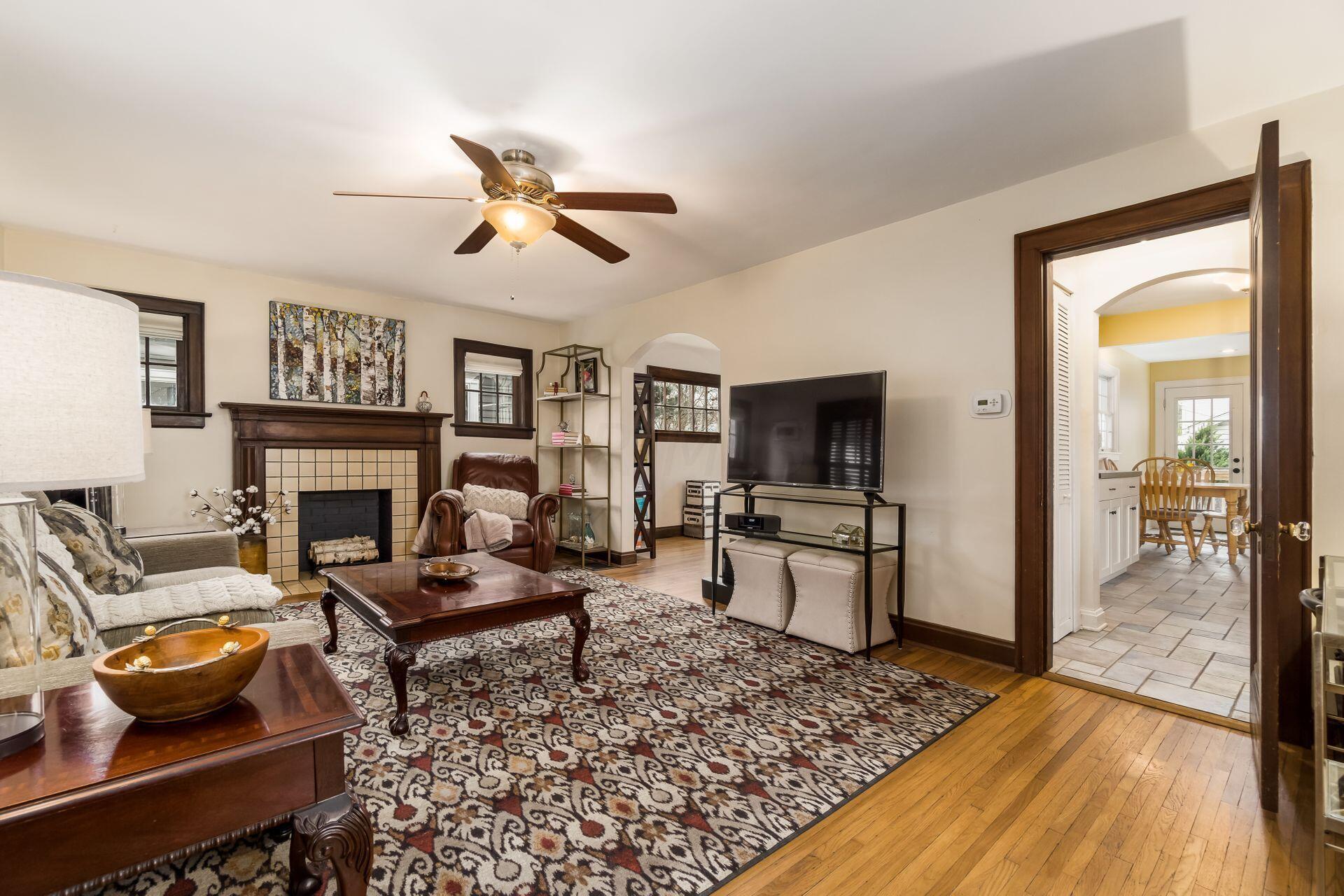 185 North Cassingham Road Bexley, OH 43209 - Photo 9 of 55 Living Room