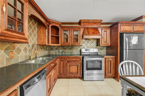 $2,600 | 8565 Ridgepoint Drive, Houston, TX 77055