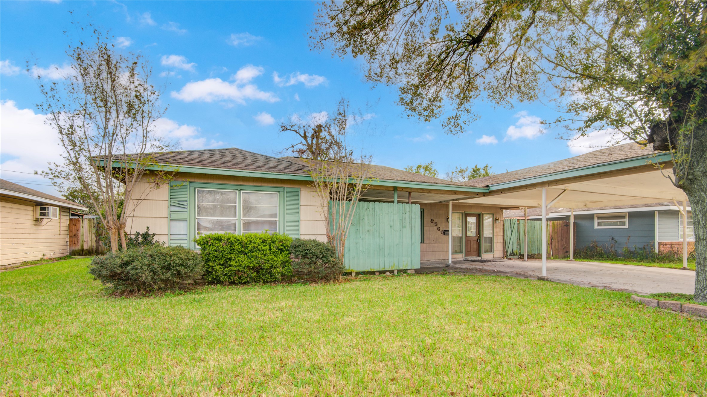 8565 Ridgepoint Drive Houston, TX 77055 - Photo 3 of 40