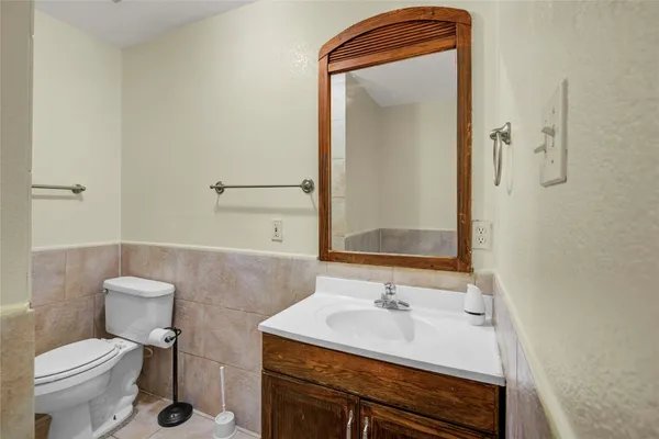 $2,600 | 8565 Ridgepoint Drive, Houston, TX 77055