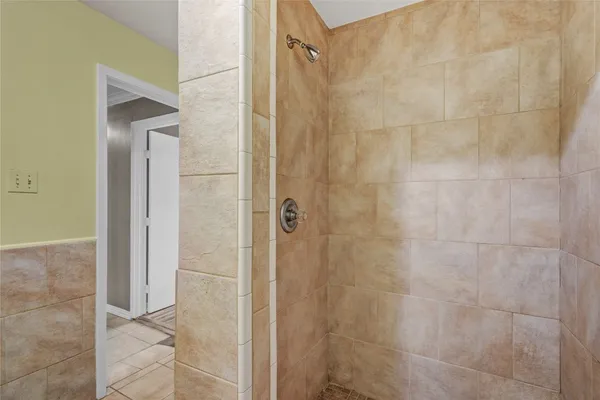 $2,600 | 8565 Ridgepoint Drive, Houston, TX 77055