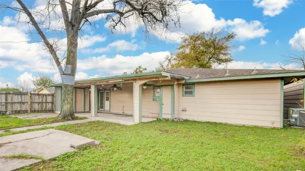 $2,600 | 8565 Ridgepoint Drive, Houston, TX 77055