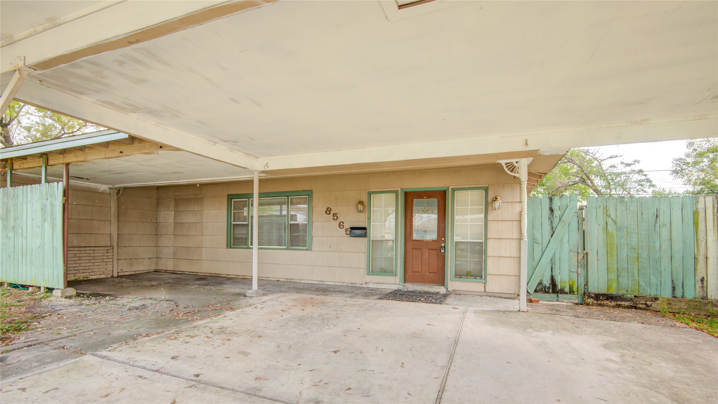 8565 Ridgepoint Drive Houston, TX 77055 - Photo 4 of 40