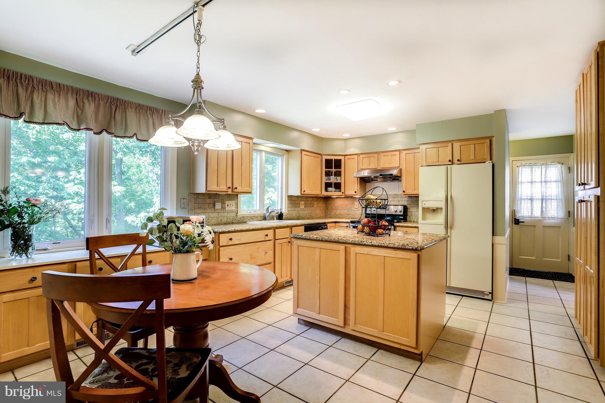 10852 Sandringham Road Cockeysville, MD 21030 - Photo 8 of 28 Kitchen