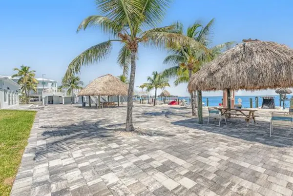 a view of a yard with a fountain