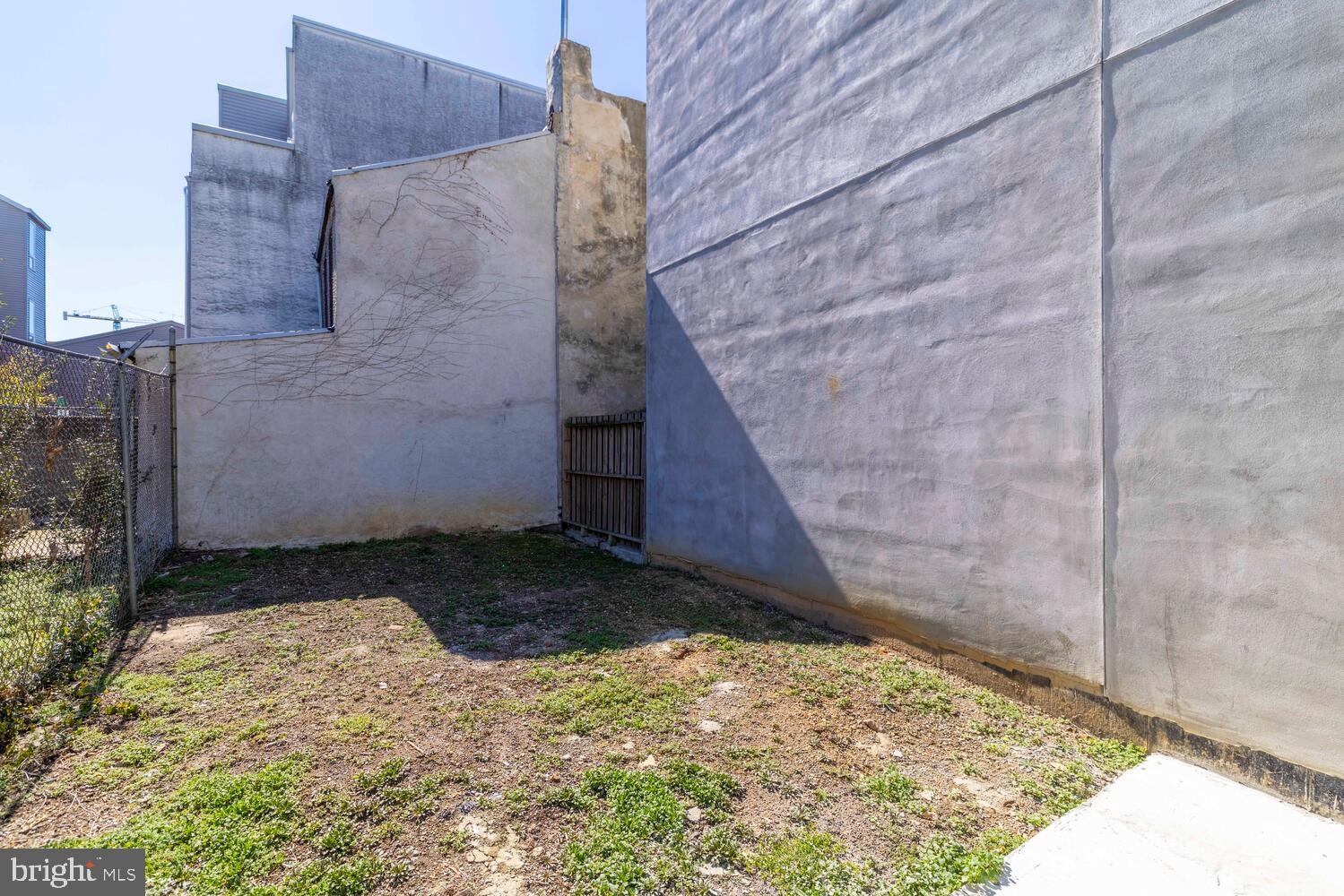 178 Master Street Philadelphia, PA 19122 - Photo 17 of 19 a view of a backyard