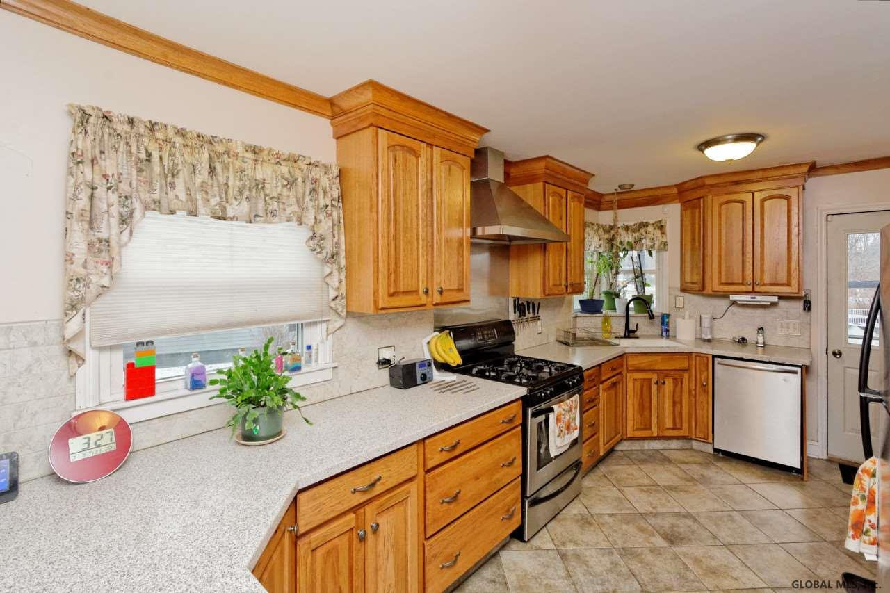 32 Tieman Road Glenville, NY 12302 - Photo 7 of 25 Photo 7