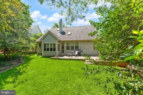 $775,000 | 21004 Fowlers Mill Circle, Ashburn, VA 20147