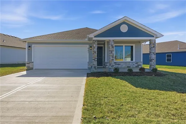 $390,215 | 628 West Bluebird Street, Gardner, KS 66030
