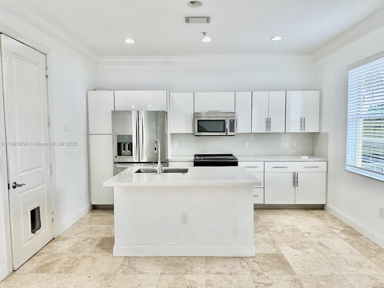 813 Southeast 18th Court Fort Lauderdale, FL 33316 - Photo 13 of 43