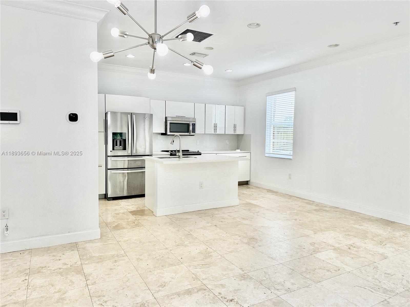 813 Southeast 18th Court Fort Lauderdale, FL 33316 - Photo 6 of 43