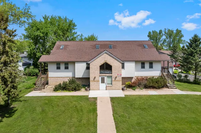 $1,100,000 | 701 Henry Street, Waunakee, WI 53597