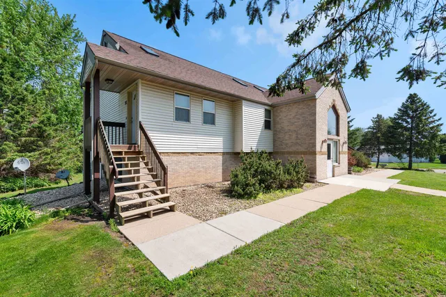 $1,100,000 | 701 Henry Street, Waunakee, WI 53597