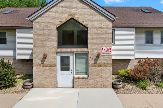 $1,100,000 | 701 Henry Street, Waunakee, WI 53597
