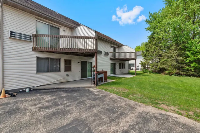 $1,100,000 | 701 Henry Street, Waunakee, WI 53597