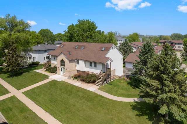$1,100,000 | 701 Henry Street, Waunakee, WI 53597