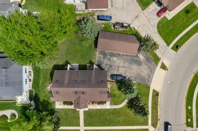 $1,100,000 | 701 Henry Street, Waunakee, WI 53597
