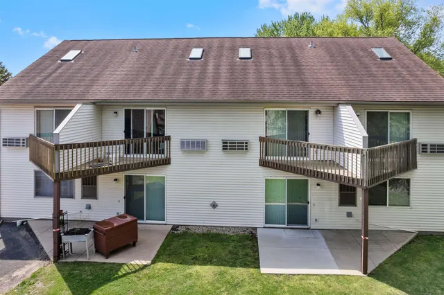 $1,100,000 | 701 Henry Street, Waunakee, WI 53597