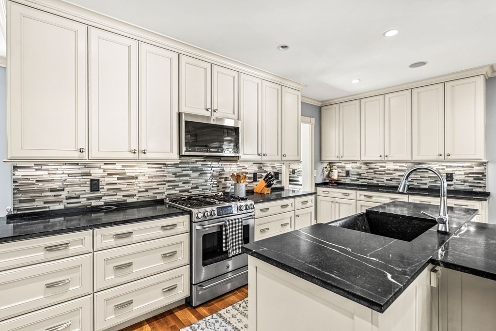 14 North Street Manchester, MA 01944 - Photo 7 of 27