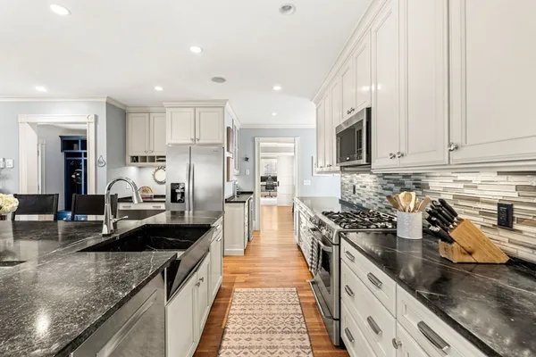 $2,150,000 | 14 North Street, Manchester, MA 01944