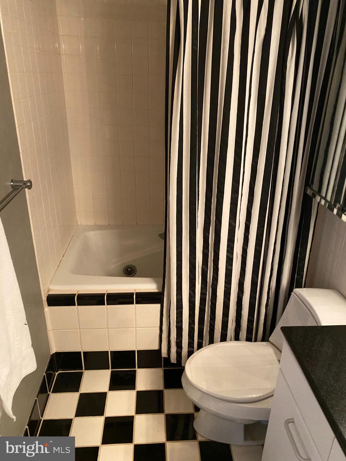 604 South Washington Square, Unit 1712 Philadelphia, PA 19106 - Photo 11 of 12