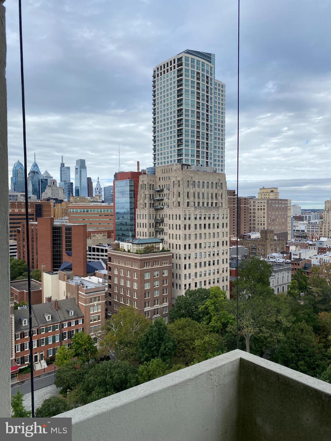 604 South Washington Square, Unit 1712 Philadelphia, PA 19106 - Photo 3 of 12